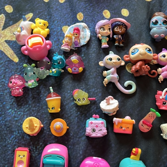 BIG 30pc set SHOPKINS CAR-FINGERLINGS🐒🎁Hatchables,LOL 🦉 2 POLLY POCKET GIRLS - Picture 8 of 8